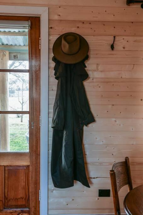 Cabin In The Snowy Mtns - Moonbah - Sunshine Coast Tourism 4