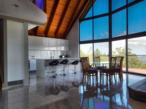 Cabins @ The View - Sunshine Coast Tourism 4