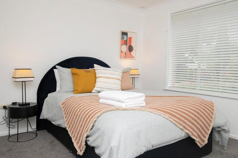 Cadogan House - Professionally Styled In CBD - Sunshine Coast Tourism 1