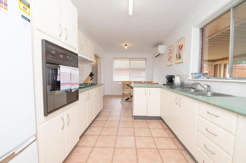 Cadogan House - Professionally Styled In CBD - Sunshine Coast Tourism 2