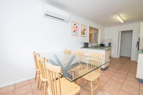 Cadogan House - Professionally Styled In CBD - Sunshine Coast Tourism 3