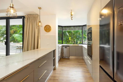 Cairns 1 BR - Stylish Getaway Apartment, Esplanade - Sunshine Coast Tourism 0