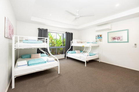 Cairns Beaches Home, Marina View, Sleeps 12 - Sunshine Coast Tourism 1