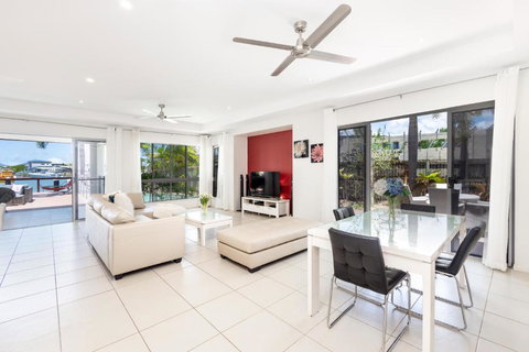 Cairns Beaches Home, Marina View, Sleeps 12 - Sunshine Coast Tourism 4