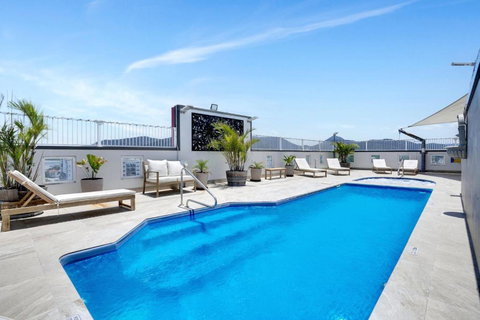 Cairns Central Studio - Sunshine Coast Tourism 0