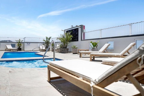 Cairns Central Studio - Sunshine Coast Tourism 1