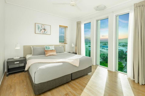 Cairns City & Ocean View, 1 BR Sleeps 4 Spacious Apt - Sunshine Coast Tourism 0