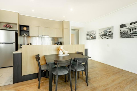 Cairns City & Ocean View, 1 BR Sleeps 4 Spacious Apt - Sunshine Coast Tourism 1