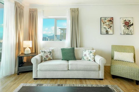 Cairns City & Ocean View, 1 BR Sleeps 4 Spacious Apt - Sunshine Coast Tourism 3