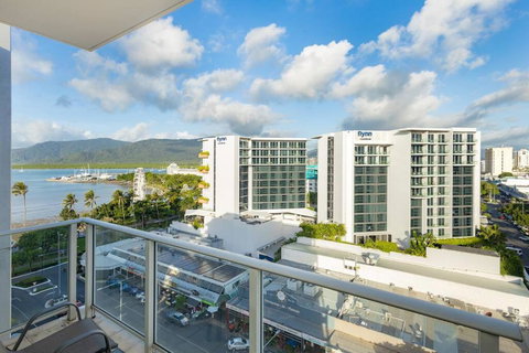 Cairns City & Ocean View, 1 BR Sleeps 4 Spacious Apt - Sunshine Coast Tourism 4