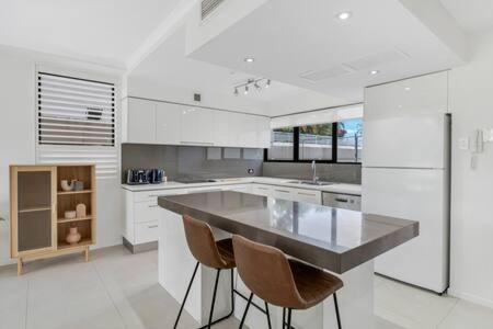 Cairns City Esplanade Apartment @ Northshore - Sunshine Coast Tourism 3