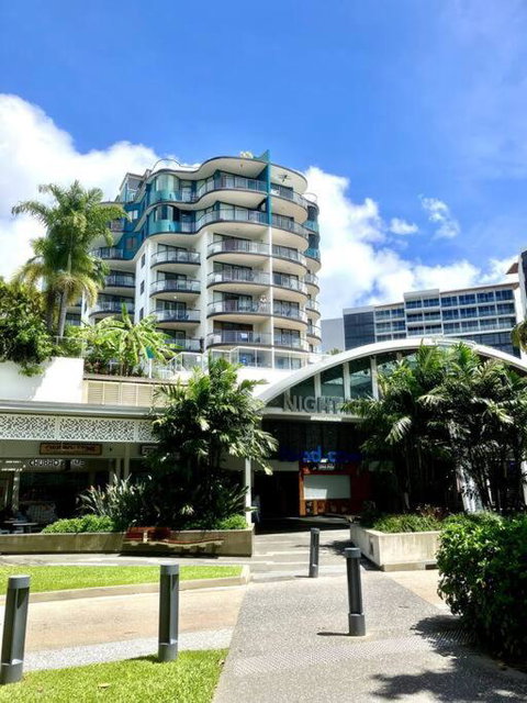 Cairns Esplanade Apartment - Sunshine Coast Tourism 0