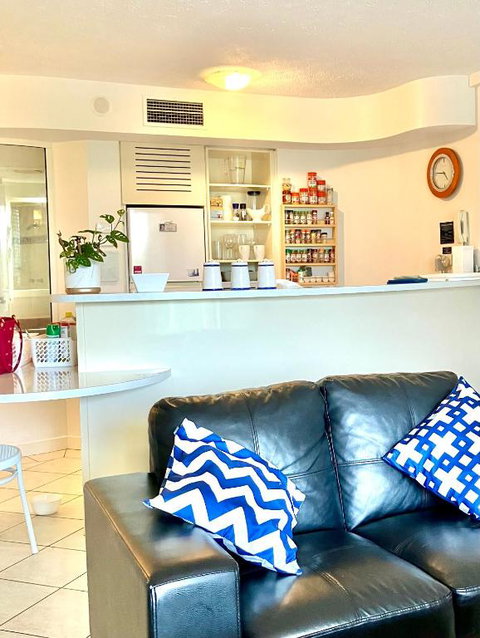 Cairns Esplanade Apartment - Sunshine Coast Tourism 4