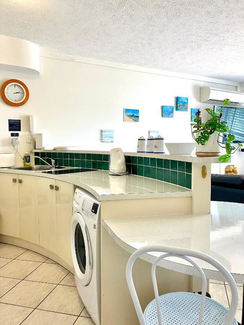 Cairns Esplanade Apartment - Sunshine Coast Tourism 3