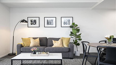 Canberra Chic I30 - Sunshine Coast Tourism 0