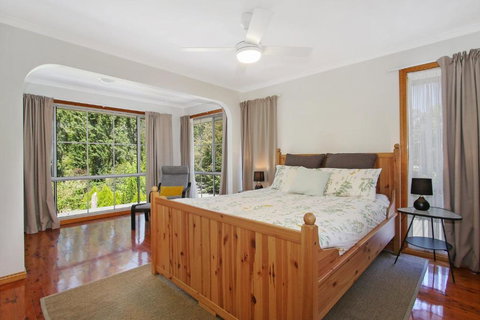 Canyon Walk House And Unit - Five Minute Walk To Town And On The River - Holiday Sunshine Coast 0