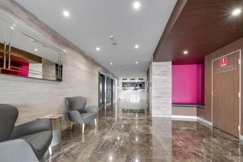 Capitol Apartment Private Studio - Great Value! - Sunshine Coast Tourism 3