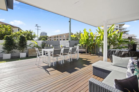 CARAVAN, BOAT & PET Friendly - RIGHT ON THE BORDER - Sunshine Coast Tourism 0