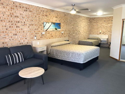 Cardiff Motor Inn - Sunshine Coast Tourism 0