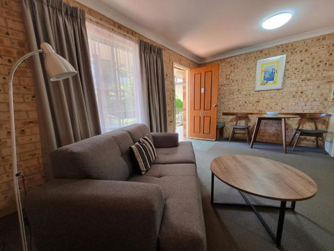 Cardiff Motor Inn - Sunshine Coast Tourism 1