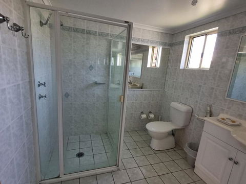 Cardiff Motor Inn - Sunshine Coast Tourism 3