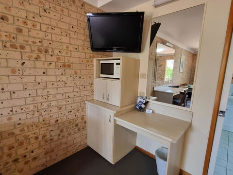 Cardiff Motor Inn - Sunshine Coast Tourism 4