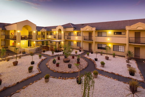 Canberra Parklands Central Apartment Hotel Official - Sunshine Coast Tourism 4