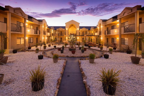 Canberra Parklands Central Apartment Hotel Official - Sunshine Coast Tourism 1