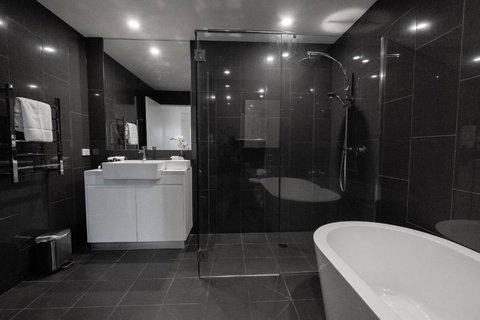 CBD Apartments By The International - Sunshine Coast Tourism 4