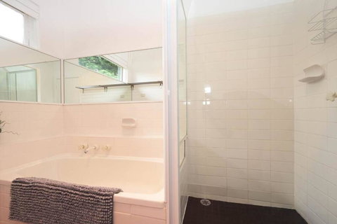 Casa La Mer 2 Bdr Apartment With Ocean View - Sunshine Coast Tourism 3