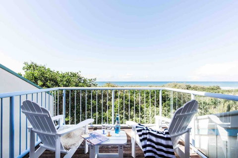 Castaways Beach House Noosa - Sunshine Coast Tourism 0