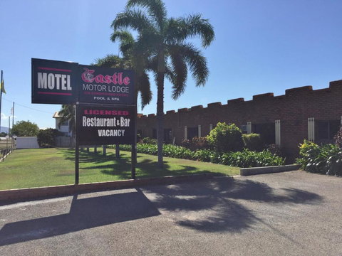 Castle Motor Lodge - Sunshine Coast Tourism 4