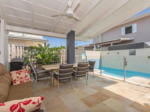 Casuarina Dreaming Townhouse With Pool - Sunshine Coast Tourism 3
