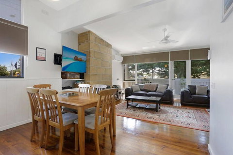 CBD Townhouse - Sunshine Coast Tourism 3