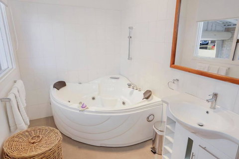 CBD Townhouse - Sunshine Coast Tourism 4