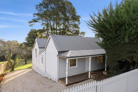 Cedar Cottage - Sunshine Coast Tourism 2