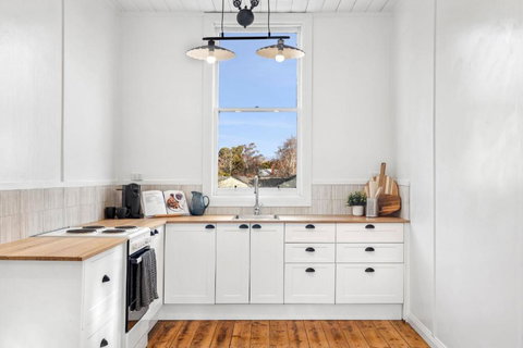 Cedar Cottage - Sunshine Coast Tourism 4