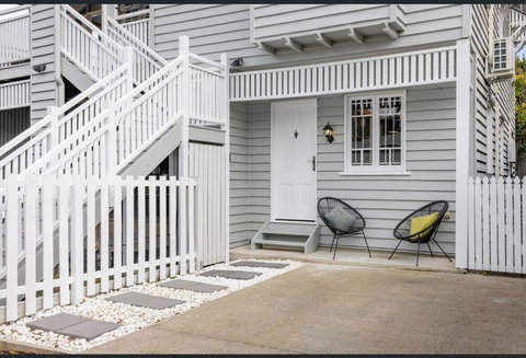 Cedar Street Lodge Lower 2BR Petyard - Sunshine Coast Tourism 2