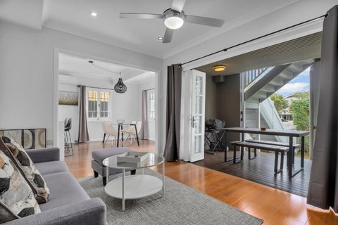 Cedar Street Lodge Lower 2BR Petyard - Sunshine Coast Tourism 0