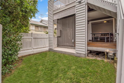 Cedar Street Lodge Lower 2BR Petyard - Sunshine Coast Tourism 1