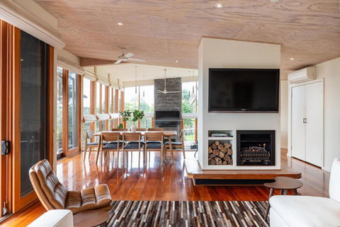 Cedar Views McCrae With Spa - Sunshine Coast Tourism 1