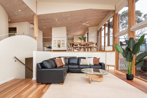 Cedar Views McCrae With Spa - Sunshine Coast Tourism 0