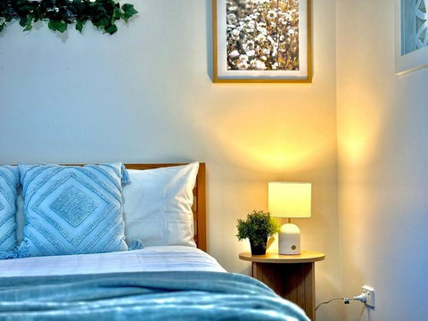 Central Contemporary 1BR Studio - Sunshine Coast Tourism 0