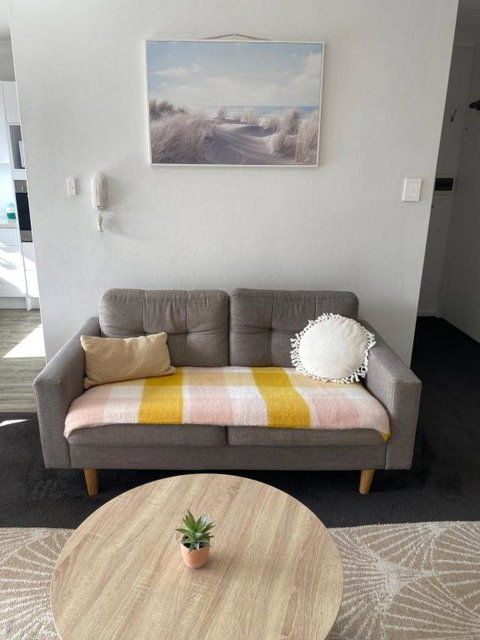 Central Cronulla Apartment Nestled In The Treetops - Sunshine Coast Tourism 3