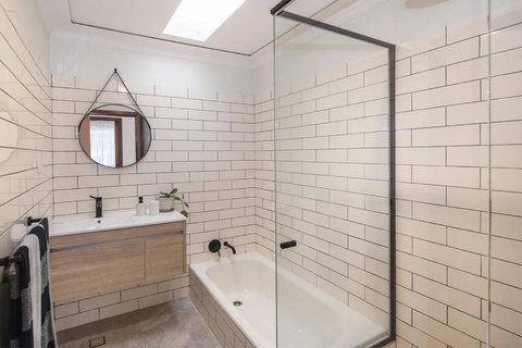 Central, Spacious & Detached House Near The River. - Sunshine Coast Tourism 1