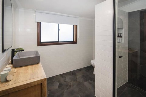 Central, Spacious & Detached House Near The River. - Sunshine Coast Tourism 4