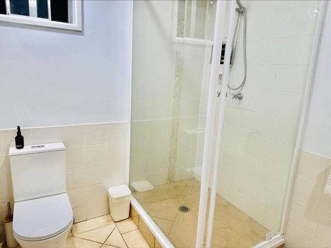 Central Unit. Minutes To Moffats, Shelly , Bulcock - Sunshine Coast Tourism 4