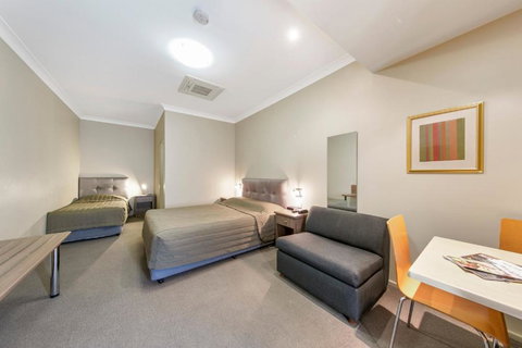 Cessnock Motel - Sunshine Coast Tourism 3