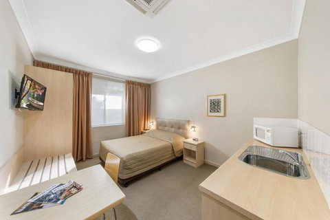 Cessnock Motel - Sunshine Coast Tourism 4