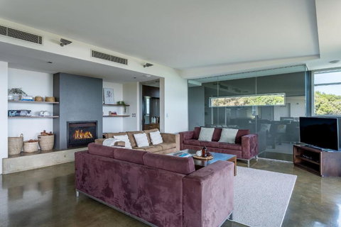 Champagne House I Private Properties - Sunshine Coast Tourism 1